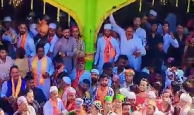 इंदौर में कव्वालों पर नोट उड़ाने की होड़ में भिड़ गए पटेल और पठान, जमकर चले लात-घूंसे