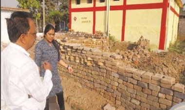 शौचालय मरम्मत के लिए रिसाली में आयुक्त ने बनवाई चेक लिस्ट