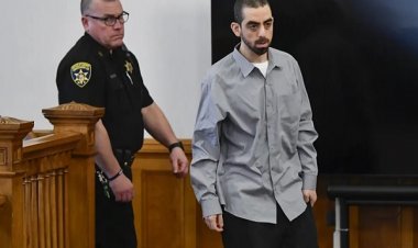 सलमान रुश्दी पर हमले के आरोपी ने अपने बचाव में कुछ भी कहने से किया इनकार