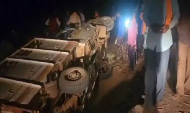 बोलेरो पलटने से 15 लोग घायल