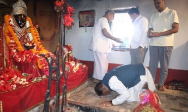 मुख्यमंत्री ने सोगड़ा आश्रम में की मां काली की पूजा