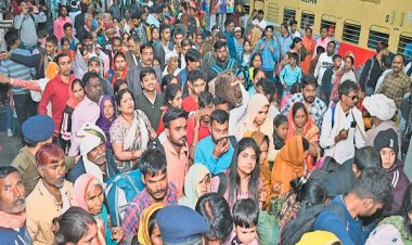 महाकुंभ में डुबकी लगाने ग्वालियर स्टेशन पर उमड़ी भीड़, रेलवे को कैंसल करना पड़ी ट्रेन