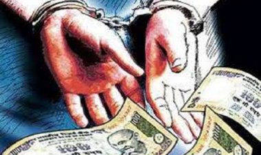 घूस लेते महिला इंस्पेक्टर गिरफ्तार