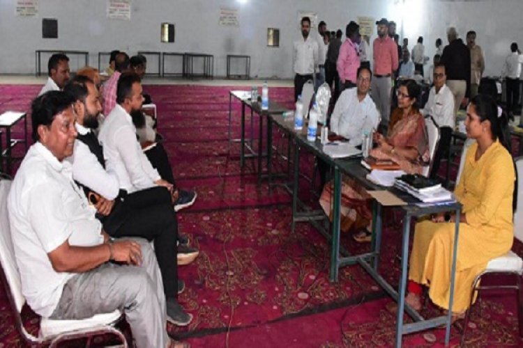 प्रेक्षक तथा कलेक्टर ने मतदान पश्चात अभ्यर्थियों एवं अभिकर्ताओं की बैठक लेकर संवीक्षा की