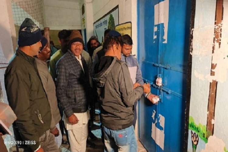 ईवीएम स्ट्रांग रूम में सील