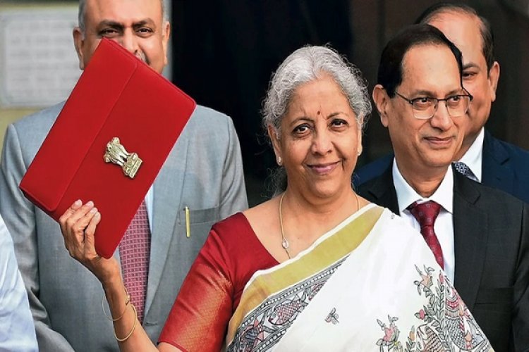 लोकसभा में पेश हुआ नया आयकर बिल, जानें क्या बदलेगा...