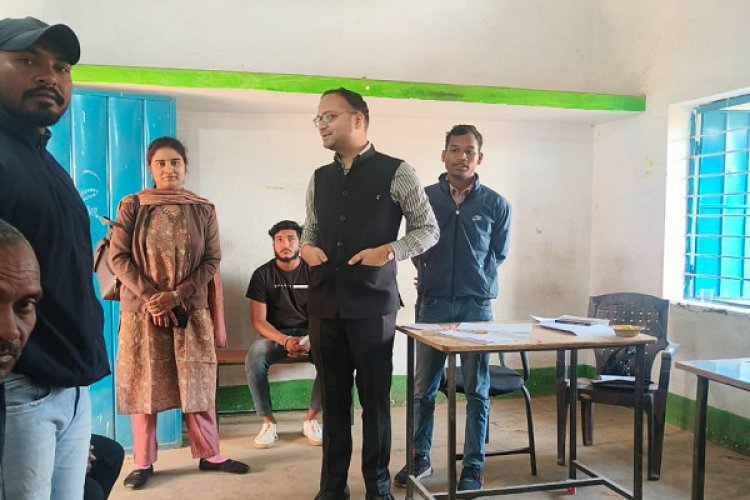 पंचायत चुनाव: पहले चरण का मतदान जारी, सीईओ ने किया केंद्रों का निरिक्षण