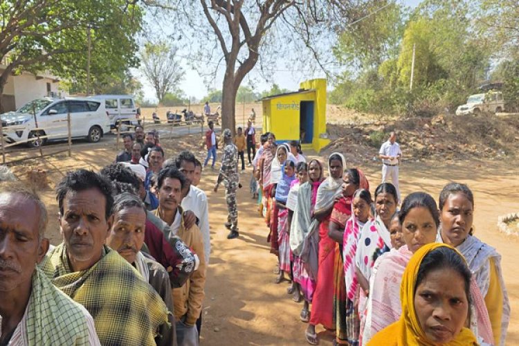 लुण्ड्रा-बतौली में तृतीय व अंतिम चरण का मतदान जारी