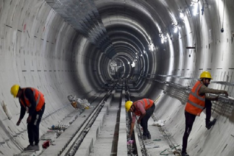 सुरंग की छत का एक हिस्सा ढहा, 6 मजदूर फंसे