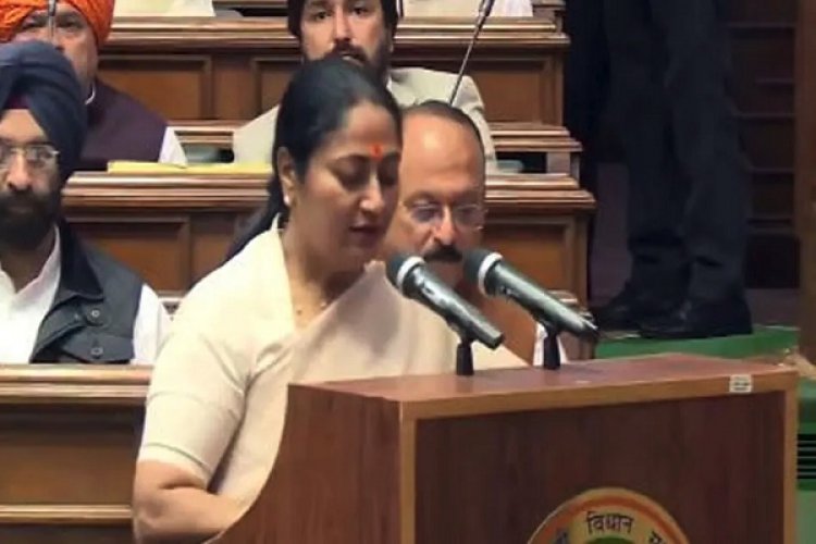 शराब घोटाला: सीएम गुप्ता ने विधानसभा में पेश की कैग रिपोर्ट