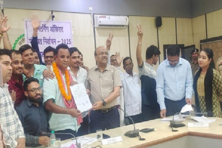 महासमुंद जनपद अंतर्गत नवनिर्वाचित जिला पंचायत सदस्यों को प्रदान किए गए प्रमाण पत्र