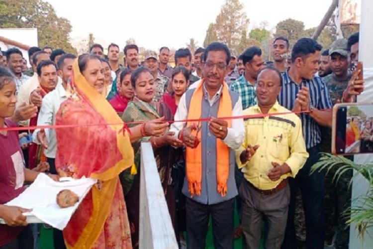 नगरपालिका अध्यक्ष ने किया अबूझमाड़ पीस हाफ मैराथन हेतु टी-शर्ट वितरण का शुभारंभ