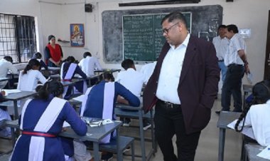 कलेक्टर ने किया कोचवाय एवं सड़कपरसुली परीक्षा केन्द्रों का आकस्मिक निरीक्षण