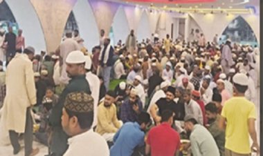रमजान के महीने में नमाज, सेहरी व इफ्तार जारी, बाजारों में भी रौनक