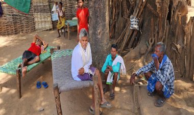 सुकमा में अज्ञात बीमारी का कहर, एक माह में 8 मौतें, बुजुर्ग महिला को पेड़ के नीचे ग्लूकोज चढ़ाया