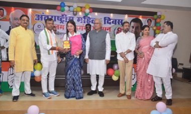 कांग्रेस ने किया महिला पत्रकारों का ‘‘कलम वीरांगना सम्मान’’