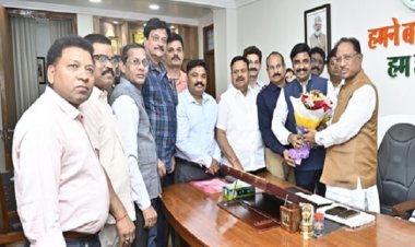 मुख्यमंत्री से छत्तीसगढ़ अधिकारी-कर्मचारी फेडरेशन के प्रतिनिधि मंडल ने की सौजन्य मुलाकात