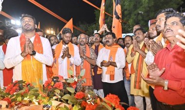 उपमुख्यमंत्री विजय शर्मा ने हिंदू नववर्ष पर की महाआरती, भव्य झांकी और राम दरबार के दर्शन किए