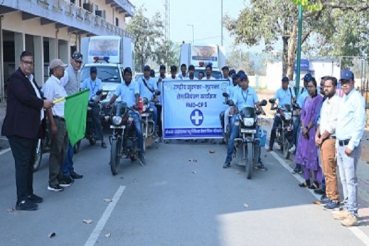 कलेक्टर ने पशुधन विकास विभाग के टीकाकरण दल को हरी झण्डी दिखाकर किया रवाना
