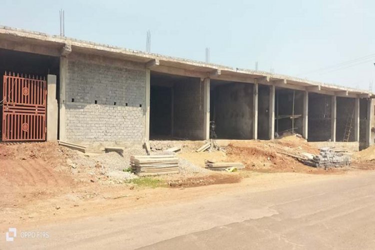 हाईटेक बस स्टैंड मार्ग में अतिक्रमण, वार्डवासियों ने की कार्रवाई की मांग