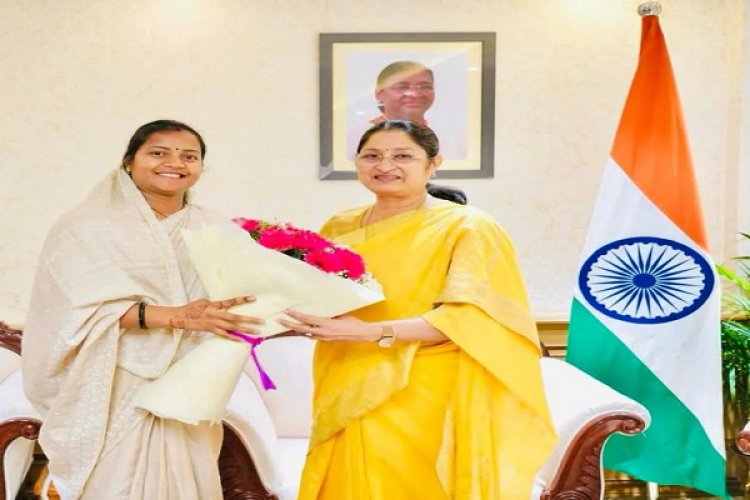 केन्द्रीय महिला-बाल विकास मंत्री से मंत्री राजवाड़े ने की मुलाकात