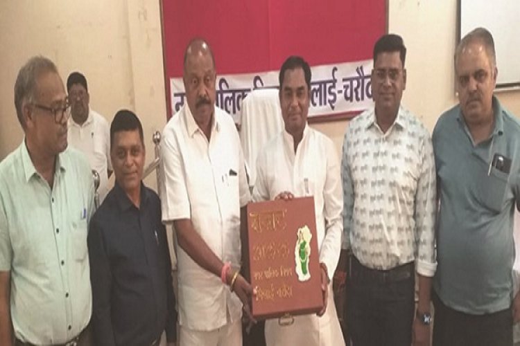 महापौर निर्मल कोसरे ने पेश किया 334 करोड रुपए लाभ का बजट, सदन ने किया पारित