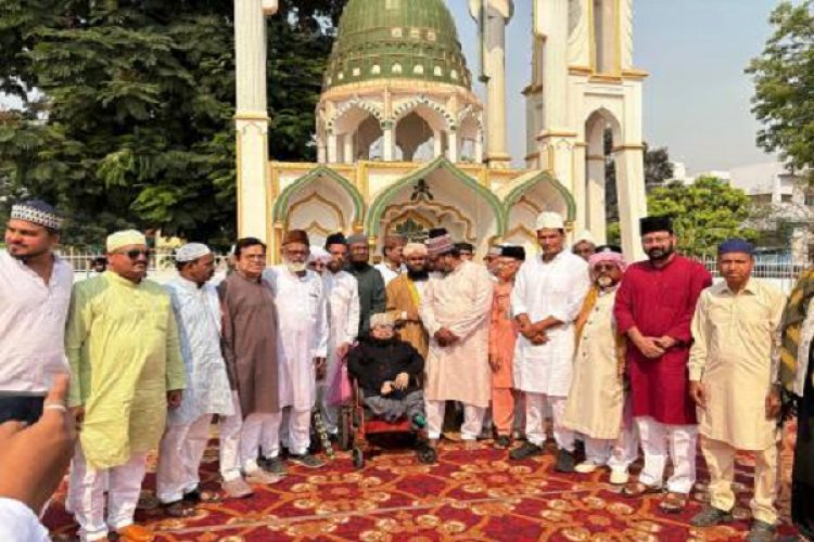 ईद पर अमन की दुआएं, गले मिलकर दी मुबारकबाद