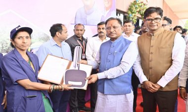 मुख्यमंत्री श्री विष्णु देव साय ने नवा रायपुर में ई-ऑटो सेवा का किया शुभारंभ