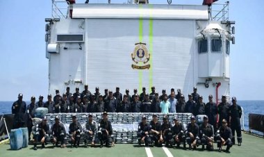 गुजरात ATS और कोस्ट गार्ड को बड़ी कामयाबी, अरब सागर में पकड़ी गई 1800 करोड़ की 300 किलो ड्रग्स