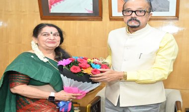 राज्यपाल श्री डेका से कुलपति डॉ. सुश्री शर्मा ने सौजन्य भेंट की