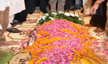 राज्यपाल श्री रमेन डेका ने आतंकी हमले  मे जान गंवाने वाले श्री मिरानिया को दी श्रद्धांजलि