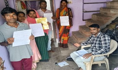 सुशासन तिहार: श्रम कार्ड बनने से श्रमिकों के चेहरे खिले