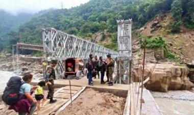 सिक्किम में पर्यटकों पर आई आफत, 1000 लोग मुसीबत में फंसे, भारी बारिश, लैंडस्लाइड से हालात बिगड़े