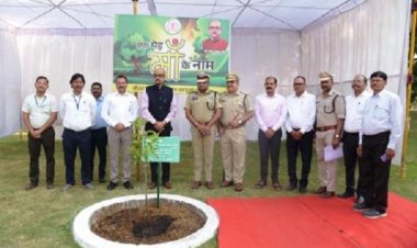 राज्यपाल डेका ने एक पेड़ मां के नाम रुद्राक्ष के पौधे का किया रोपण