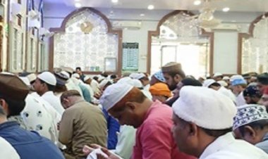 मस्जिदों से उठी आतंकवाद के खिलाफ आवाज, की गईं अमन की दुआएं