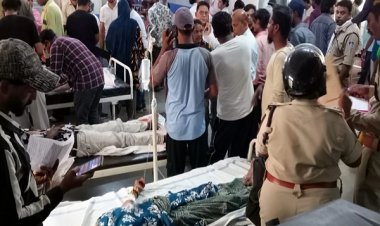 खरगोन में नगर पालिका के सफाई कर्मचारियों से भरा वाहन पलटा, एक की मौत 12 घायल