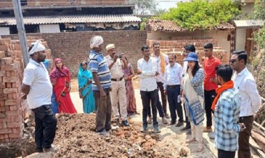 सीईओ ने निर्माणाधीन आवासों का किया निरीक्षण