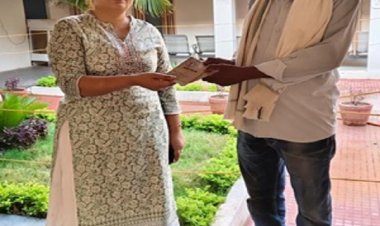 सुशासन तिहार” में डूमरपाली के महेश राम को मिला किसान किताब