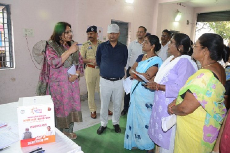 सुशासन तिहार : जिले की प्रभारी ऋचा शर्मा ने समाधान पेटियों का मौके पर किया निरीक्षण