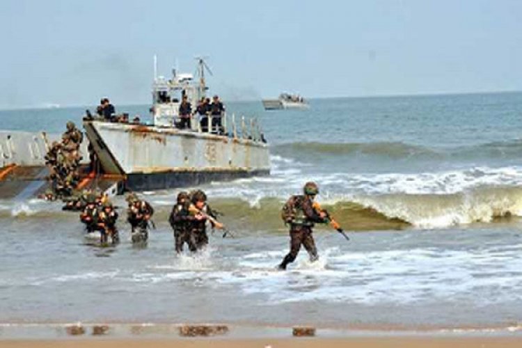 भारत-अमेरिकी सेनाओं ने जल-थल आक्रमण का किया प्रदर्शन