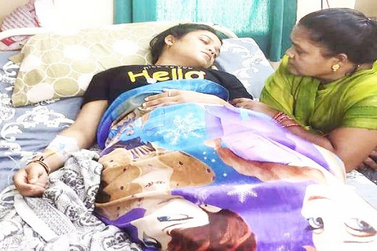 धरने पर बैठी बर्खास्त शिक्षिका को बिच्छू ने मारा डंक, हालत नाजुक...