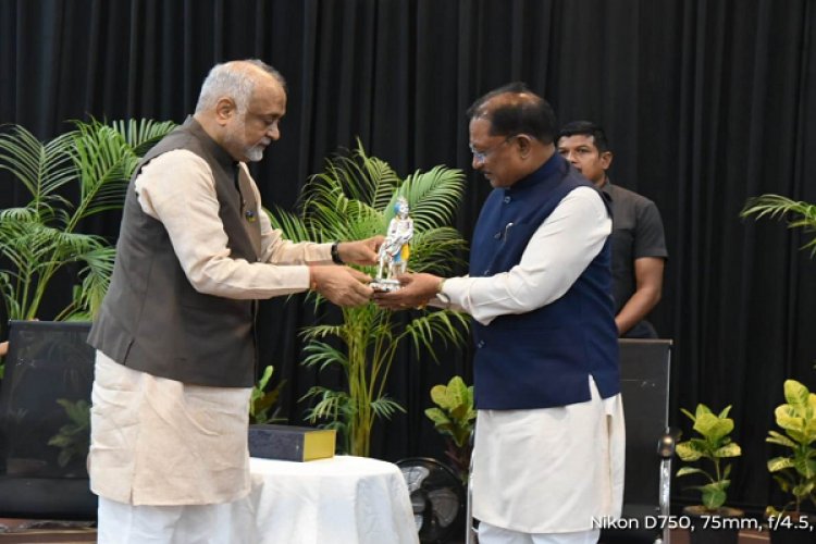 मुख्यमंत्री श्री विष्णुदेव साय ने हार्टफुलनेस योगाश्रम में योगगुरु श्री कमलेश पटेल से की भेंट : ‘मनोयोग’ कार्यक्रम में शामिल होकर नागरिकों के साथ किया मौन योग अभ्यास