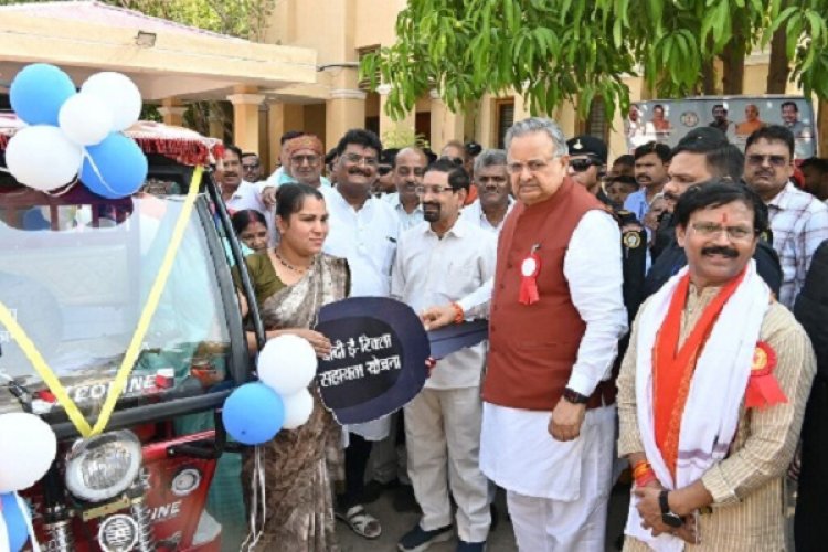 दीदी ई-रिक्शा सहायता योजना से महिलाएं आर्थिक एवं स्वावलंबन की दिशा में बनेंगी आत्मनिर्भर : डॉ. रमन सिंह