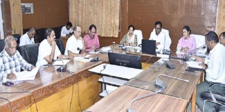 कमिश्नर ने की उसुर,कोंटा,ओरछा और दुर्गकोंदुल ब्लॉकों के अधिकारियों से वीडियो कॉन्फ्रेंसिंग से चर्चा