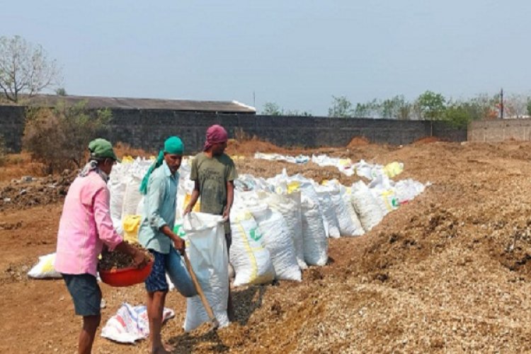 पोल्ट्री फॉर्म की बदबू से ग्रामवासियों को मिला निजात, एसडीएम ने कार्रवाई की