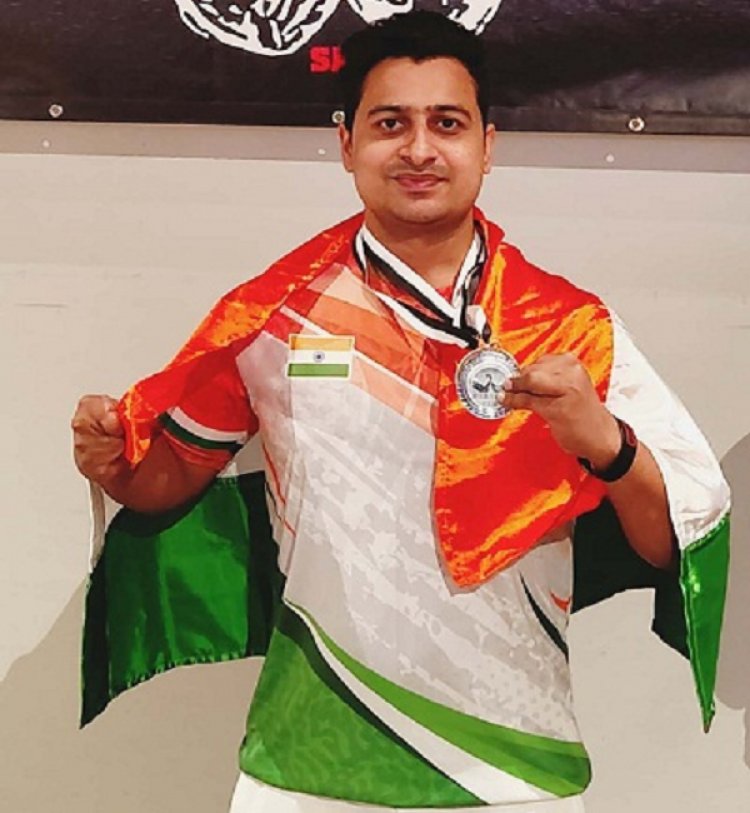 स्विस पैरा-आर्म रेसलिंग कप में भिलाई के श्रीमंत झा ने जीता सिल्वर मेडल