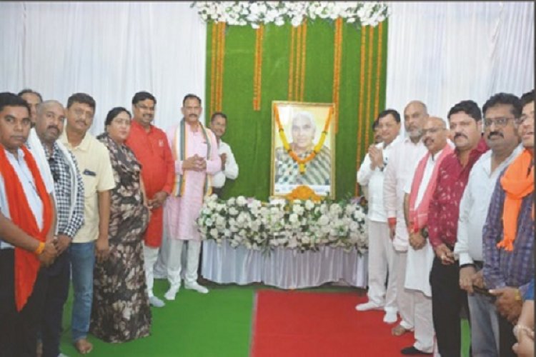 दुर्ग विधायक निवास में शोक सभा, मंत्रियों ने दी श्रद्धांजलि