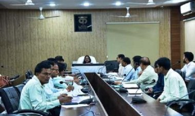 किसानों को पर्याप्त बीज और खाद वितरण सुनिश्चित करें : कलेक्टर