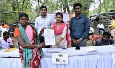 समाधान शिविर छापर भानपुरी में राजस्व, वन, खाद्य और श्रम विभाग के लाभर्थियों को मिला प्रमाण पत्र व कार्ड