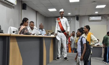 जनदर्शन में कलेक्टर ने सुनी आम नागरिकों की समस्याएं